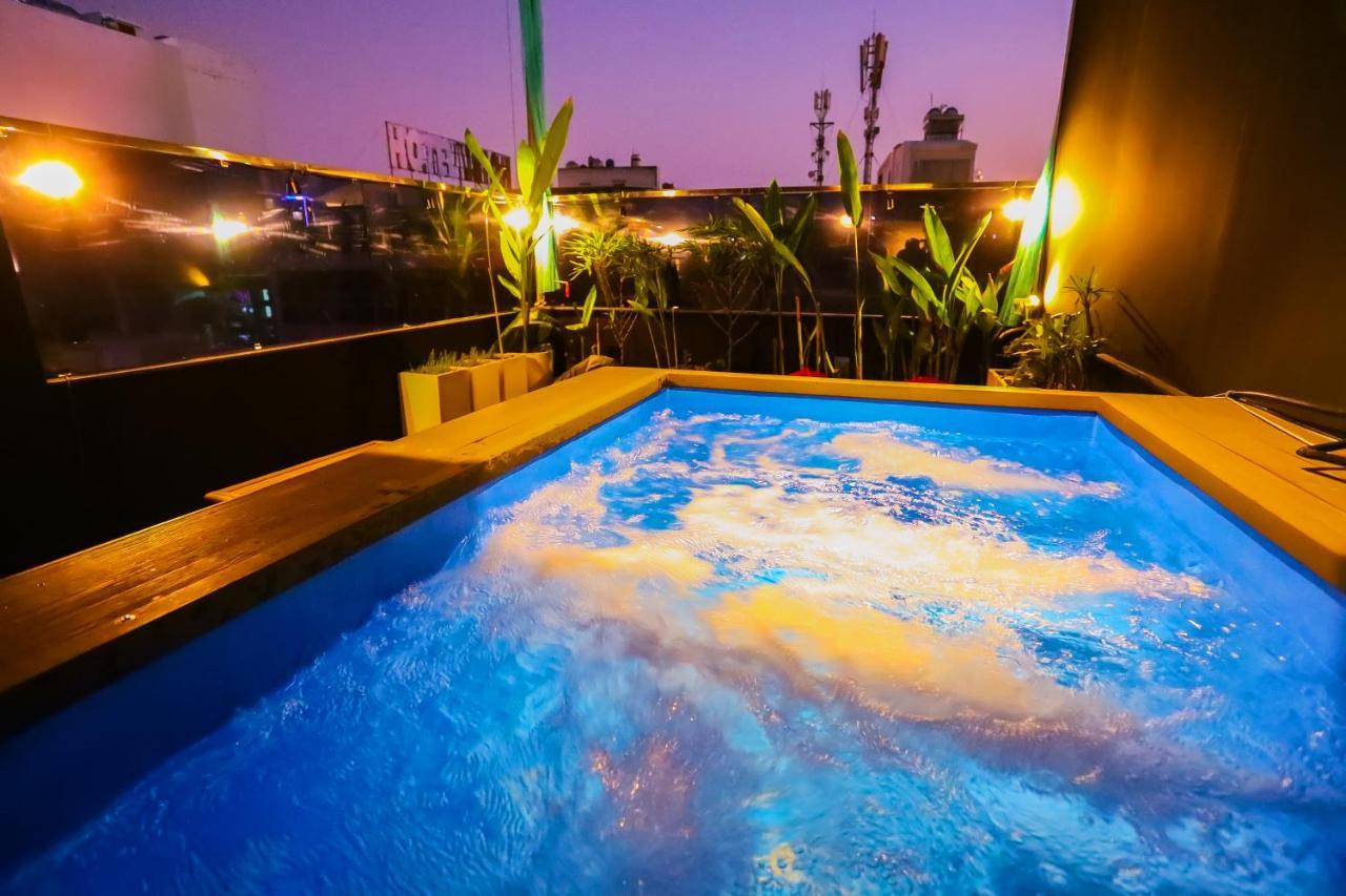 Lồng đèn đỏ Love hôtel *