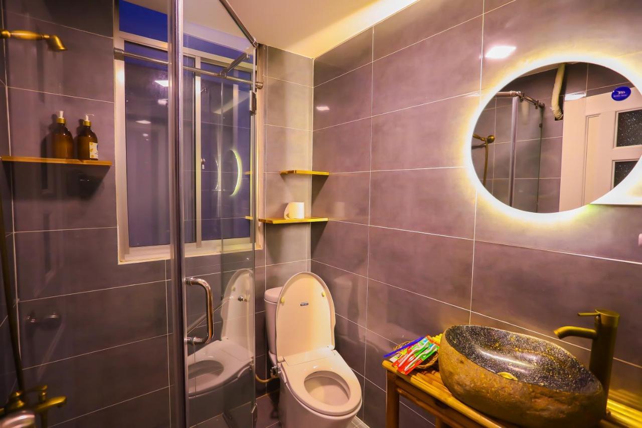 Lồng đèn đỏ Love hôtel *