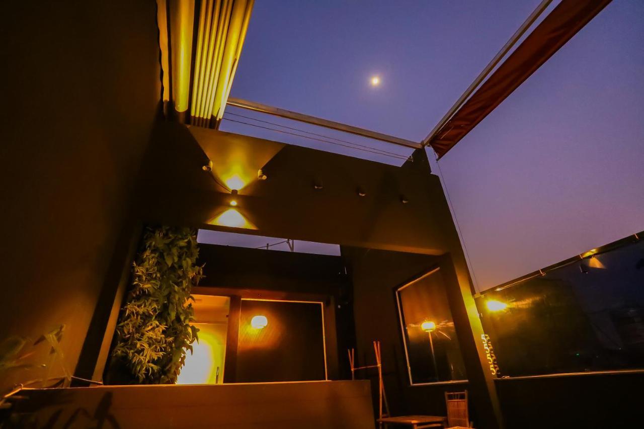Lồng đèn đỏ Love hôtel