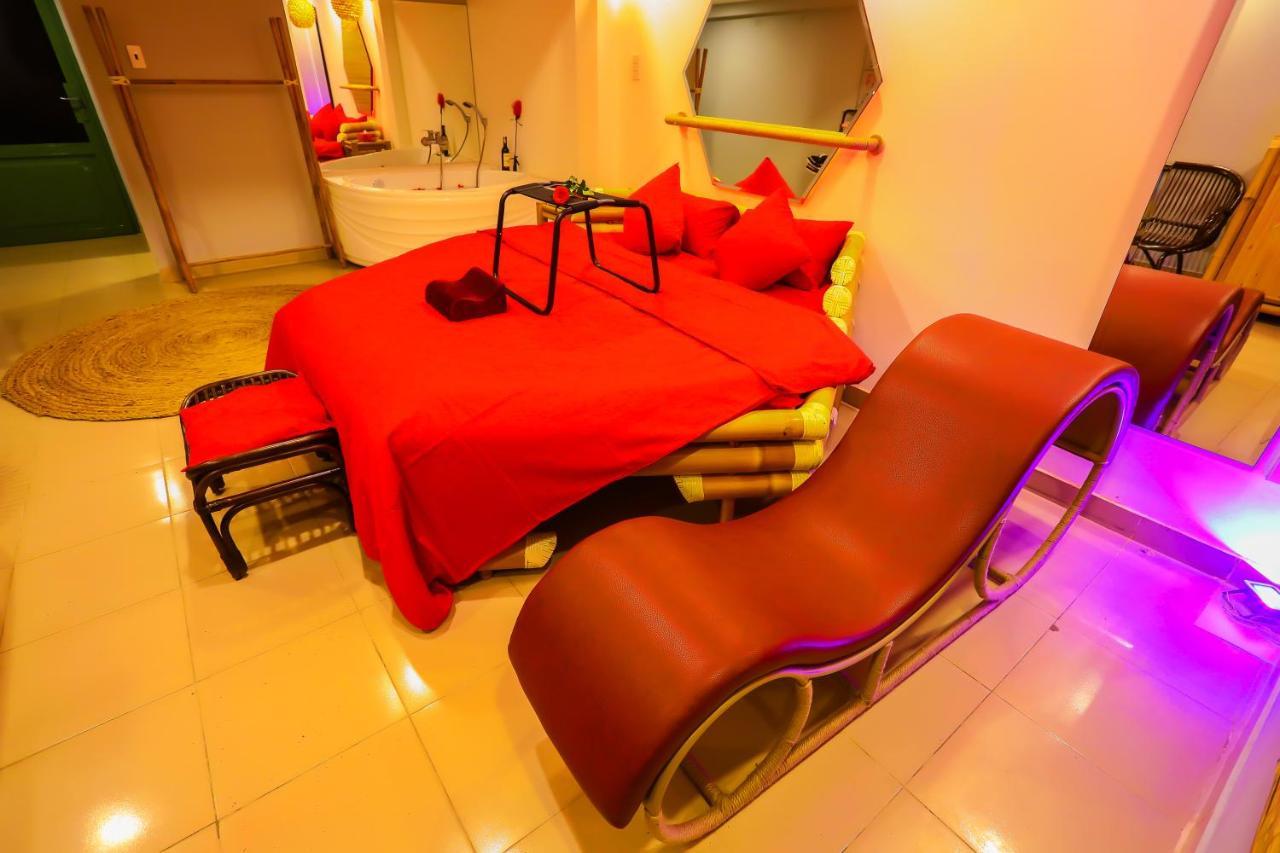 Love hôtel Lồng đèn đỏ *